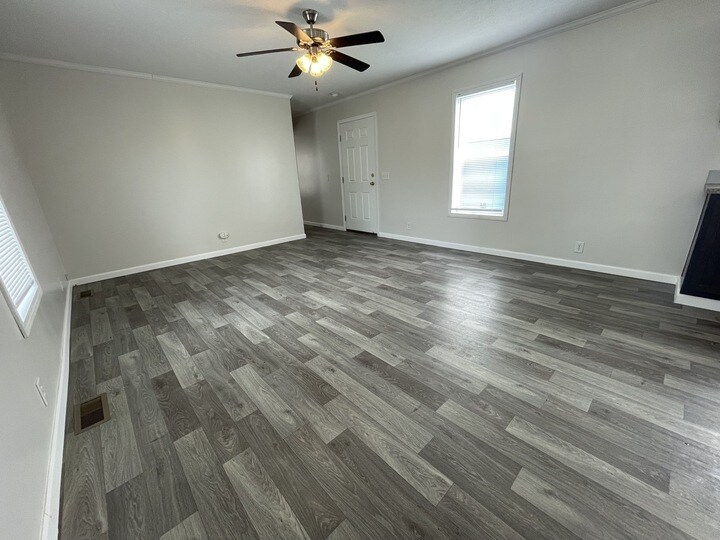 Building Photo - 38013 Chilver Ave