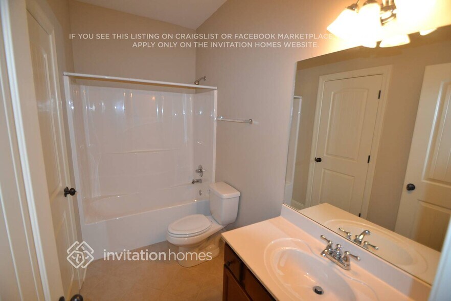 Building Photo - 427 Sweetwater Bridge Cir