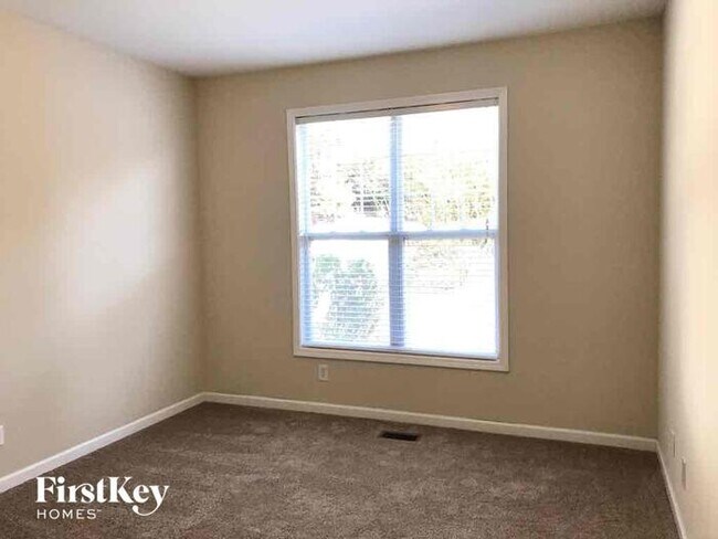 Building Photo - 1988 Sinclair Trce