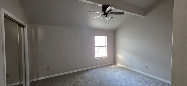 Building Photo - Townhome Near Lafayette High