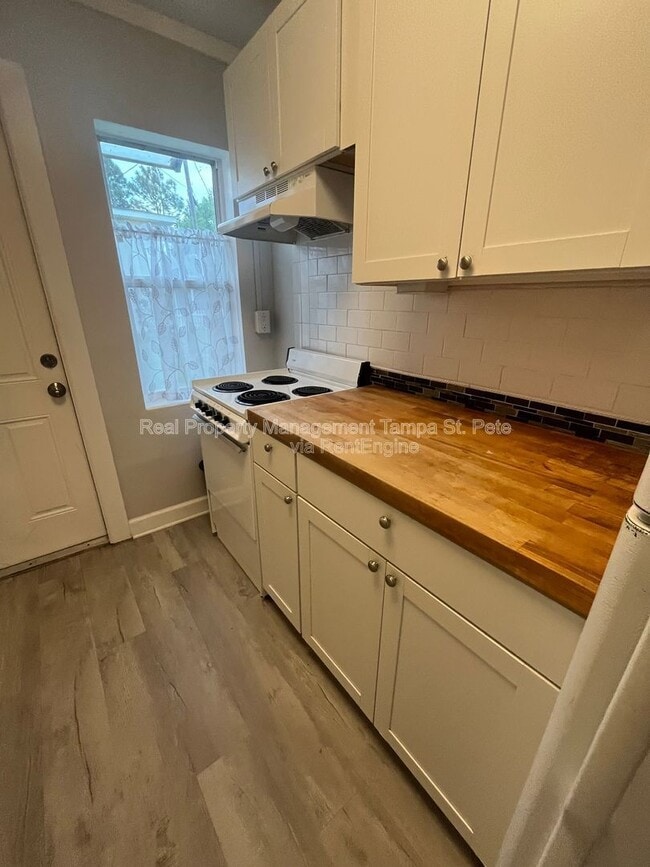 Building Photo - 6900 Miami St