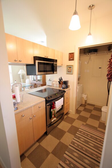 Building Photo - 315 Belvedere Ave SW