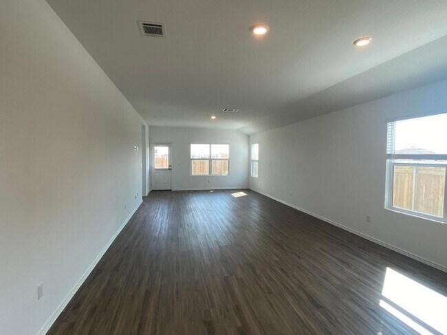 Building Photo - 211 Blue Springs Pass