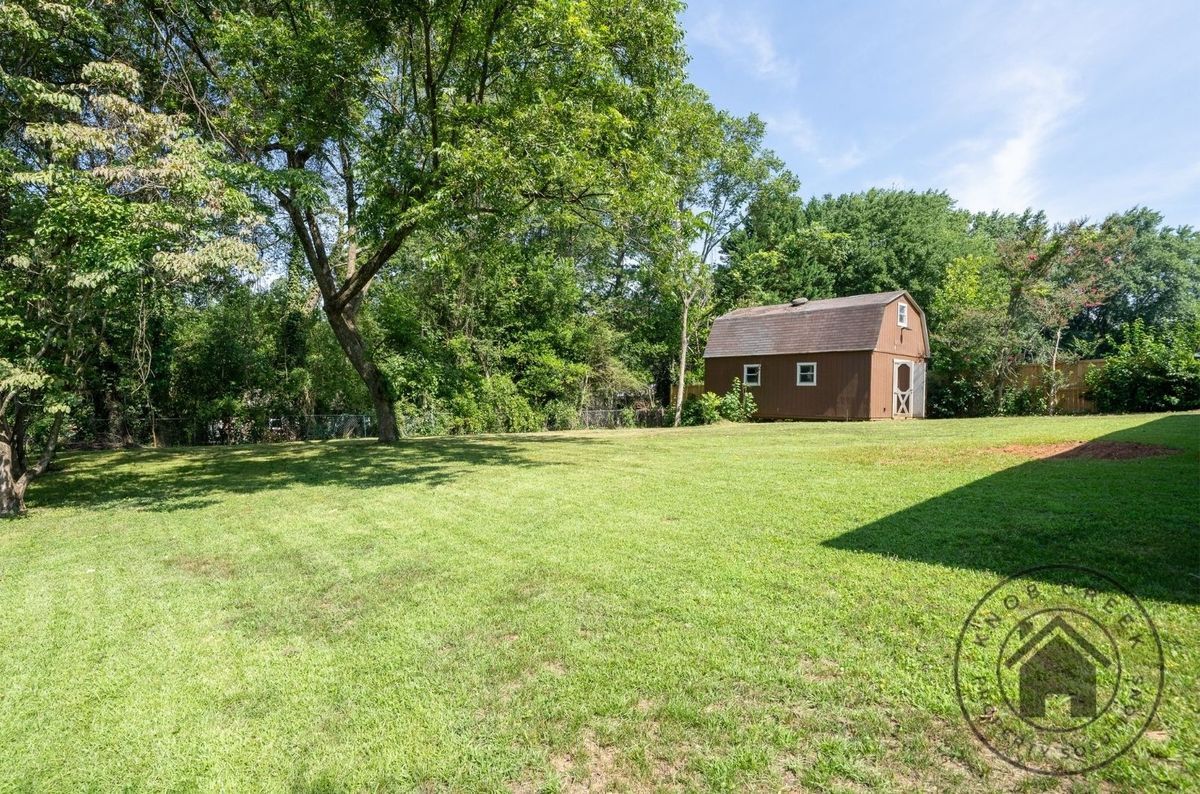 Building Photo - 1138 Highland Dr