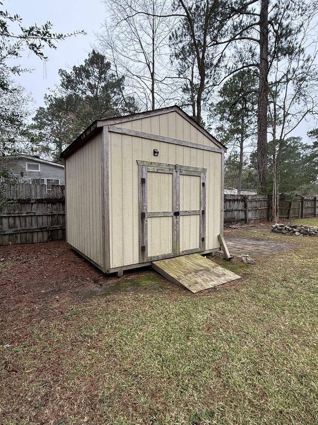 Building Photo - 200 Royalwood St