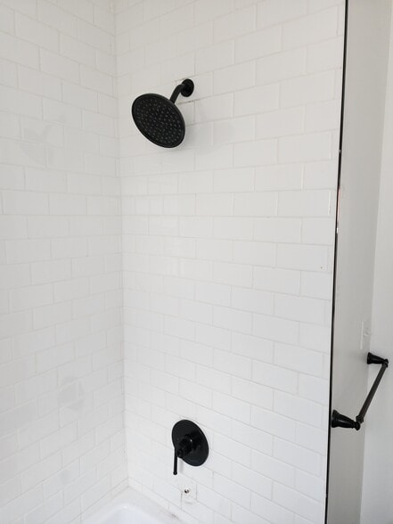 Building Photo - 15731 Lauder St