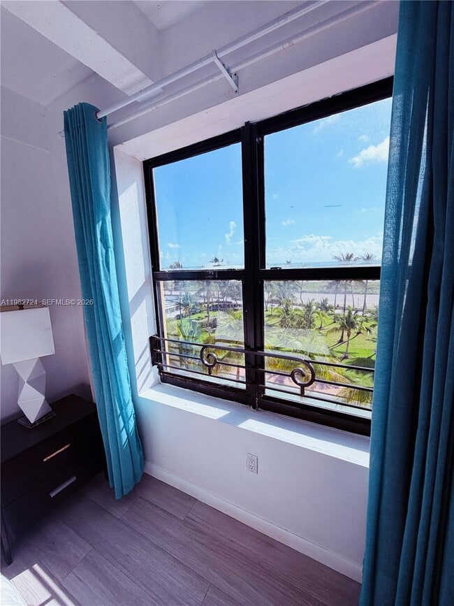 Building Photo - 1330 Ocean Dr