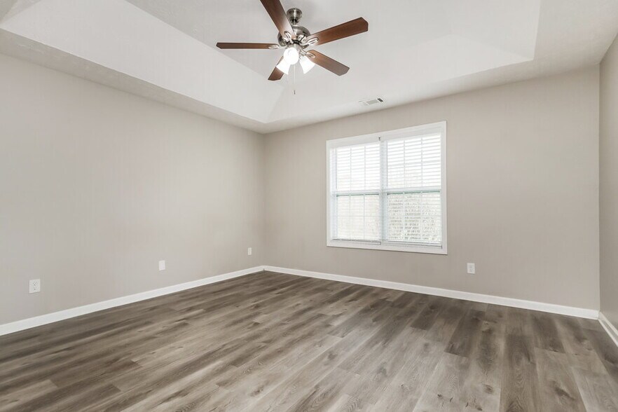 Building Photo - 335 Cattlemans Cir