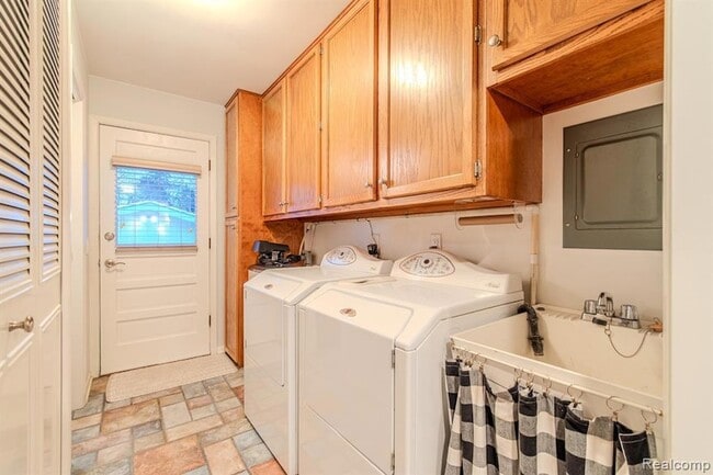 Building Photo - 122 N Helen Ave