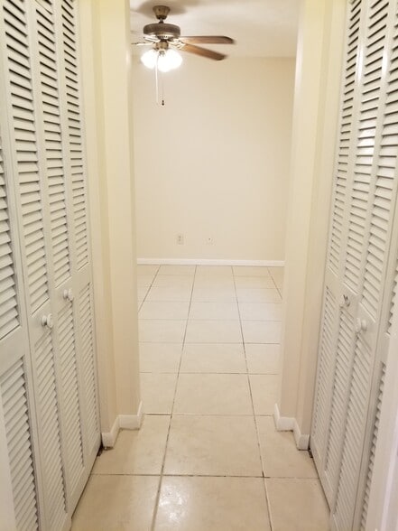 Building Photo - 2326 Monroe St