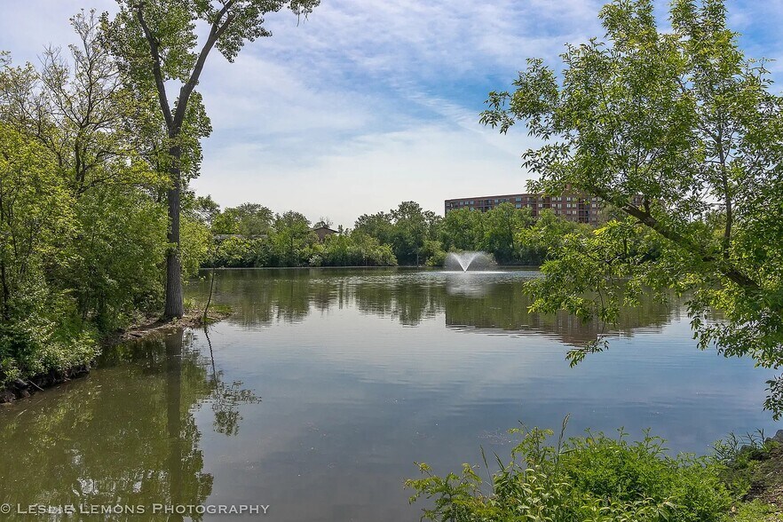 Building Photo - 6008 E Lake Dr