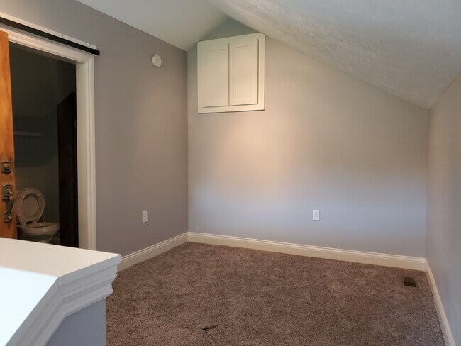 Building Photo - 401 High St