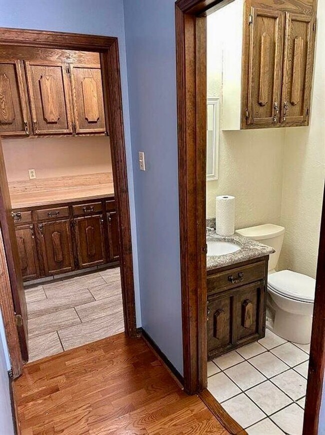 Building Photo - Spacious 3BR/2.5BA Retreat in Briarwood Estates – 3,000 Sq Ft, Updated & Full of Character!