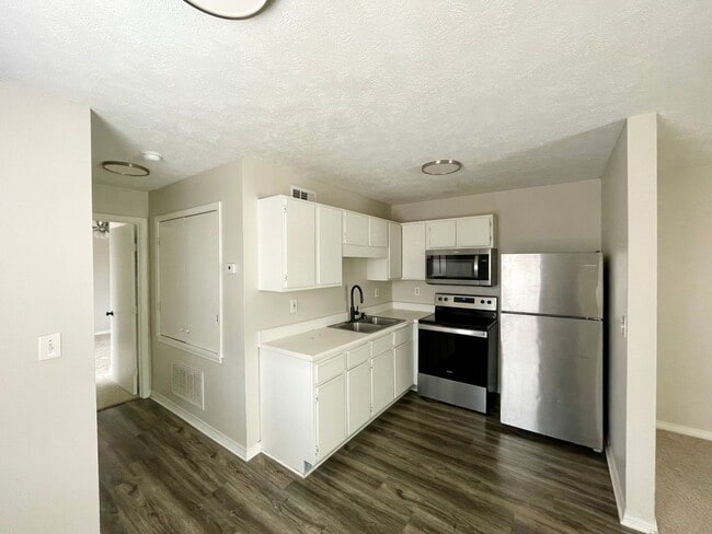 Building Photo - 581 Dexter Dr