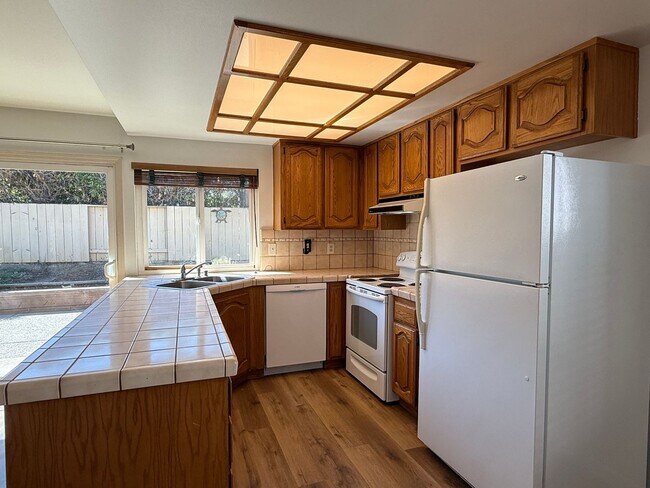 Building Photo - Sunnyvale home with central air and new LV...