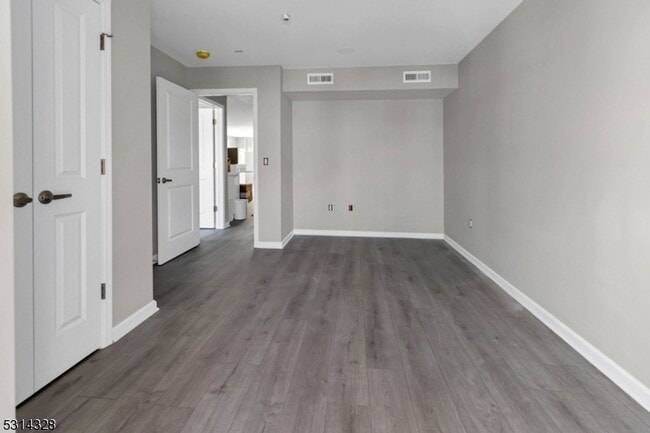 Building Photo - 862 E Jersey St