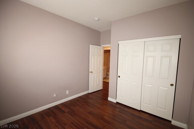 Building Photo - 947 Whispering Grove Ave