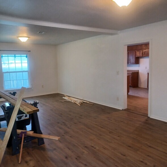 Building Photo - 505 W Maple