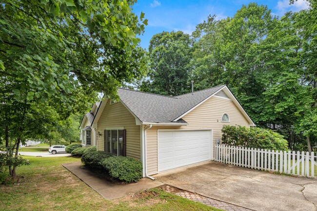 Building Photo - Great House in Southchase