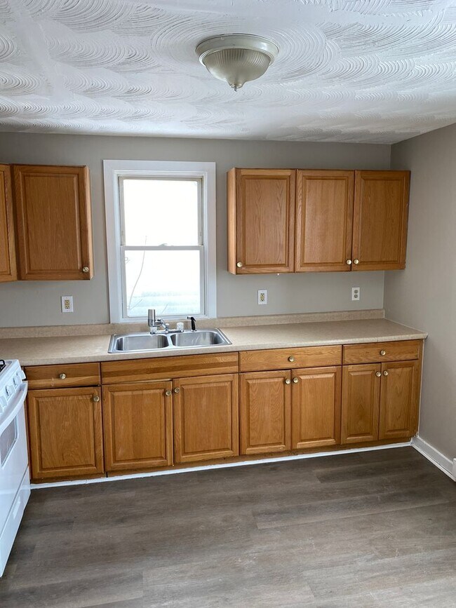 Building Photo - 712 S Irving Ave