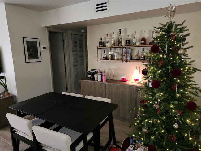 Building Photo - 10004 Winding Lake Rd