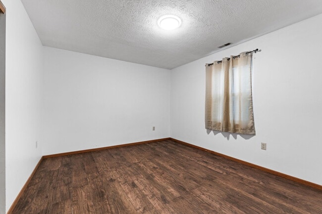 Building Photo - 503 Rosehill Dr