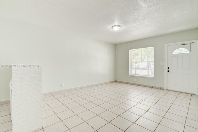 Building Photo - 201 SW 9th Ave