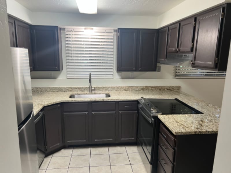 Building Photo - 111 Center St