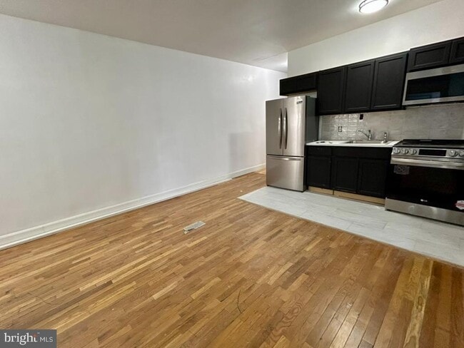 Building Photo - 2823 W Girard Ave
