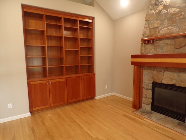 Building Photo - 10630 SW Kable St