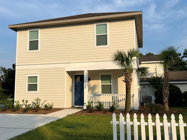 Building Photo - 114 Enchanted Way