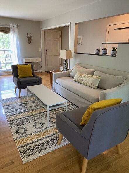 Building Photo - 1160 Saratoga Rd