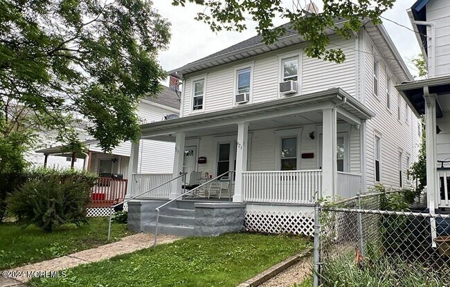 Primary Photo - 921 Mattison Ave