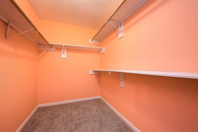 Building Photo - 22207 Falconwood Ln