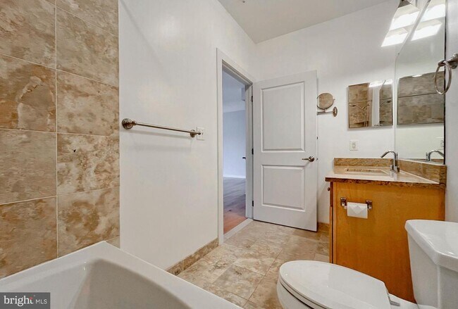 Building Photo - 2200 N Westmoreland St