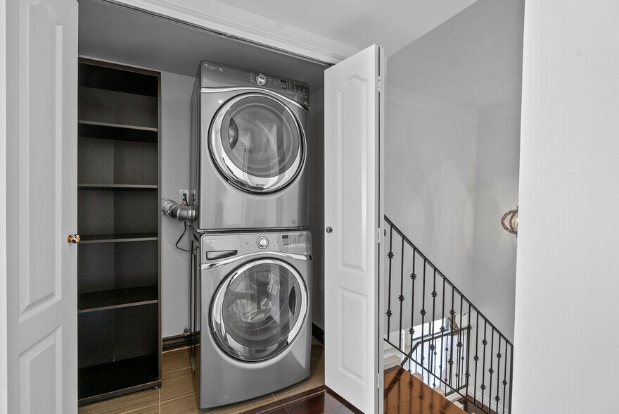 In Unit Waster & Dryer - 1734 N Verdugo Rd