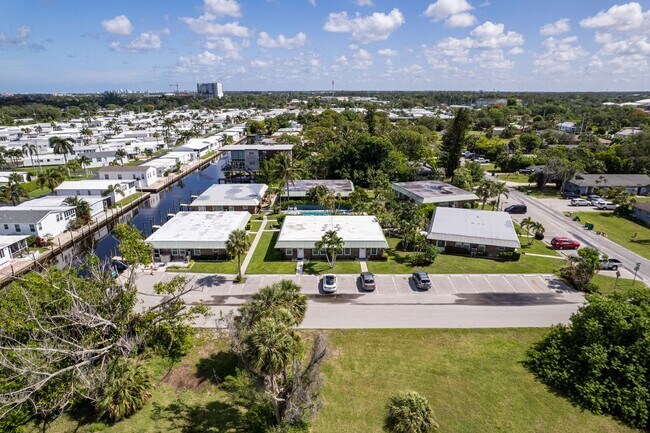 Building Photo - ** NEAR DOWNTOWN ** 2 BED / 2 BATH CONDO -...