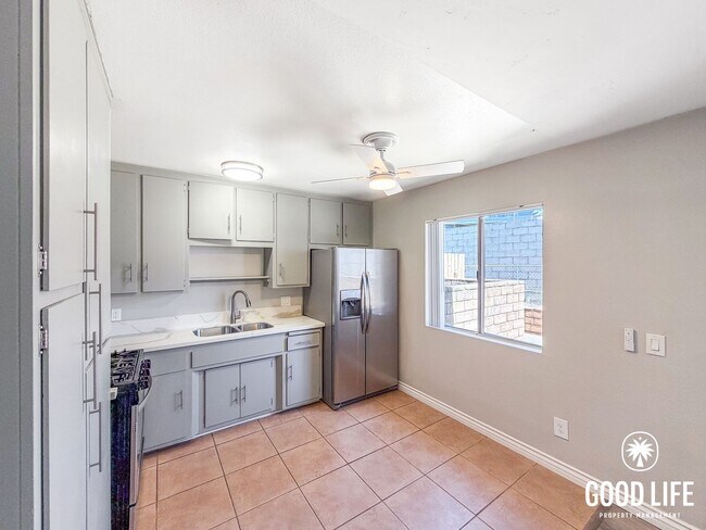 Building Photo - 3BD/1BA Home in Lakeside with In-Unit Laundry & Built-In Closets
