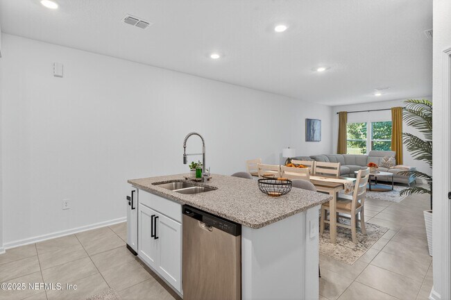 Building Photo - 33 Coastline Wy