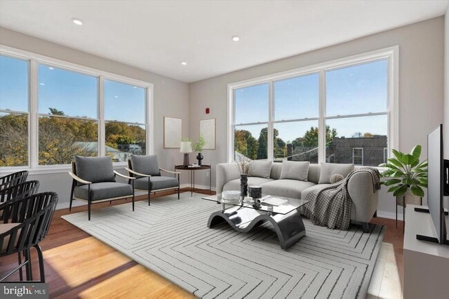 Primary Photo - 100 Forrest Ave