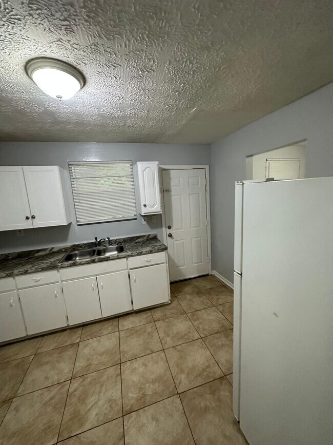 Primary Photo - 1632 8th St W