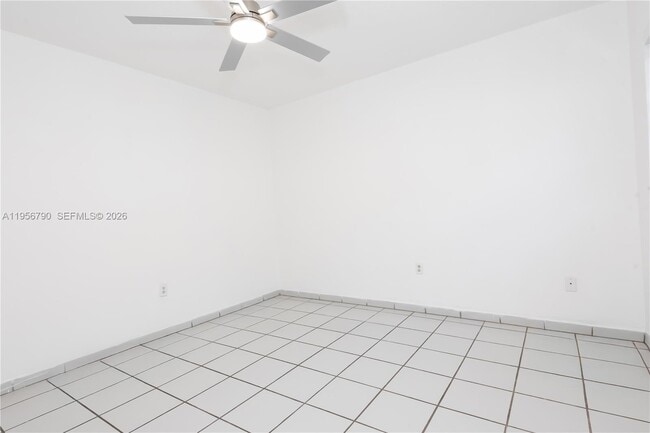 Building Photo - 2617 SW 32nd Ct