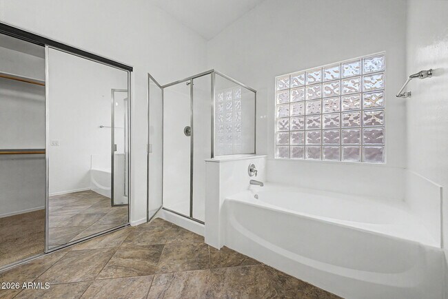Building Photo - 614 S 111th Dr