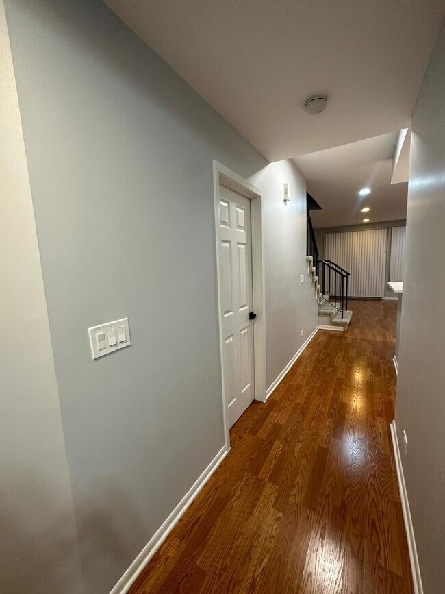 Building Photo - 1133 Cambria Ln N