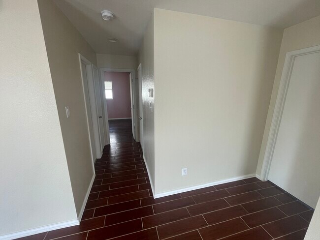 Building Photo - 220 Chalk Mountain Dr