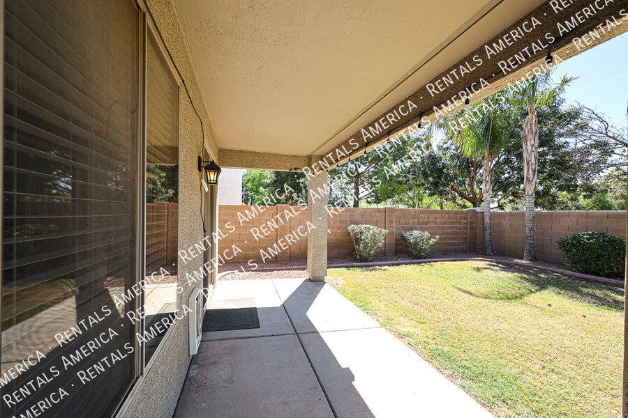 Building Photo - 9447 E Natal Ave