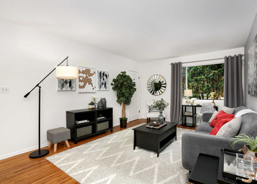 Building Photo - 2427 Centinela Ave