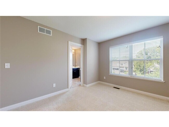 Building Photo - 5585 Orchard Cove