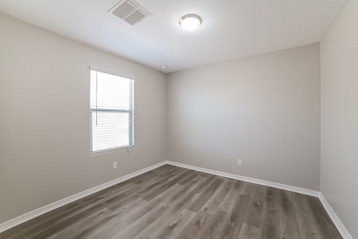 Building Photo - 8126 W Agora Ln