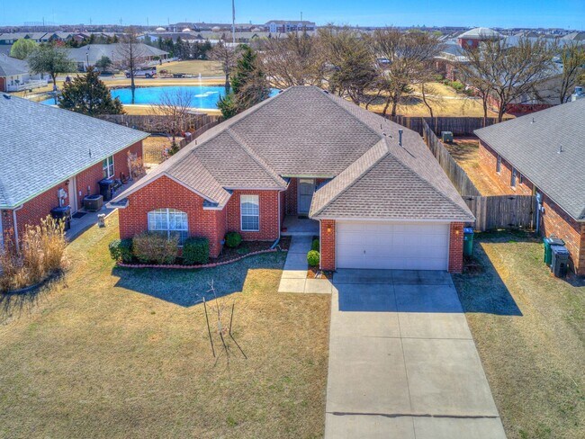 Building Photo - 4 Bed | 2 Bath | 2 Car Garage - Edmond Schools - North Hampton Addition